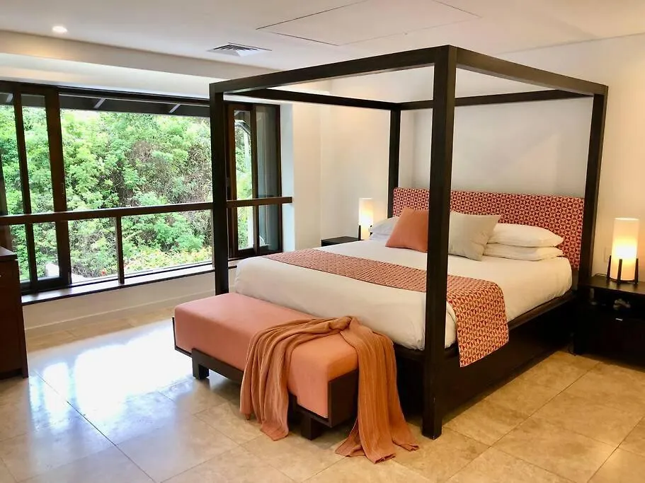 Aqua Beachfront Villa Port Douglas 0*,