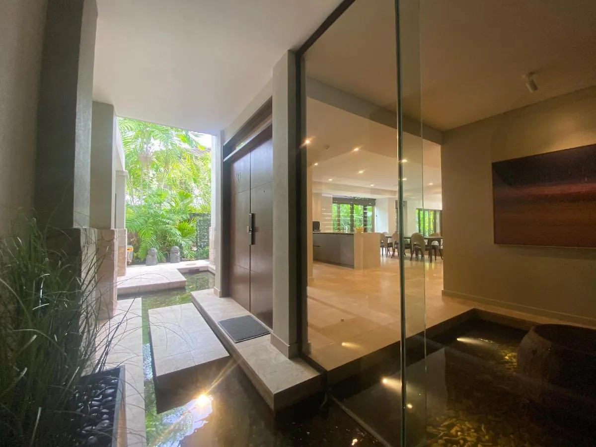 Aqua Beachfront Villa Port Douglas