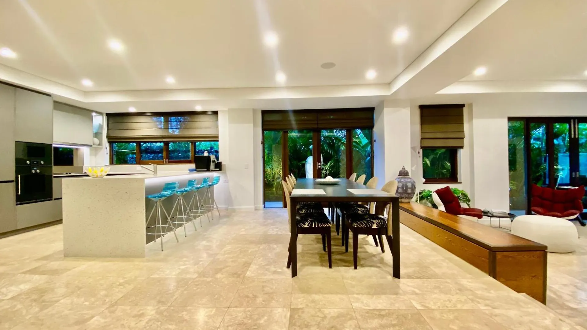 Aqua Beachfront Villa Port Douglas