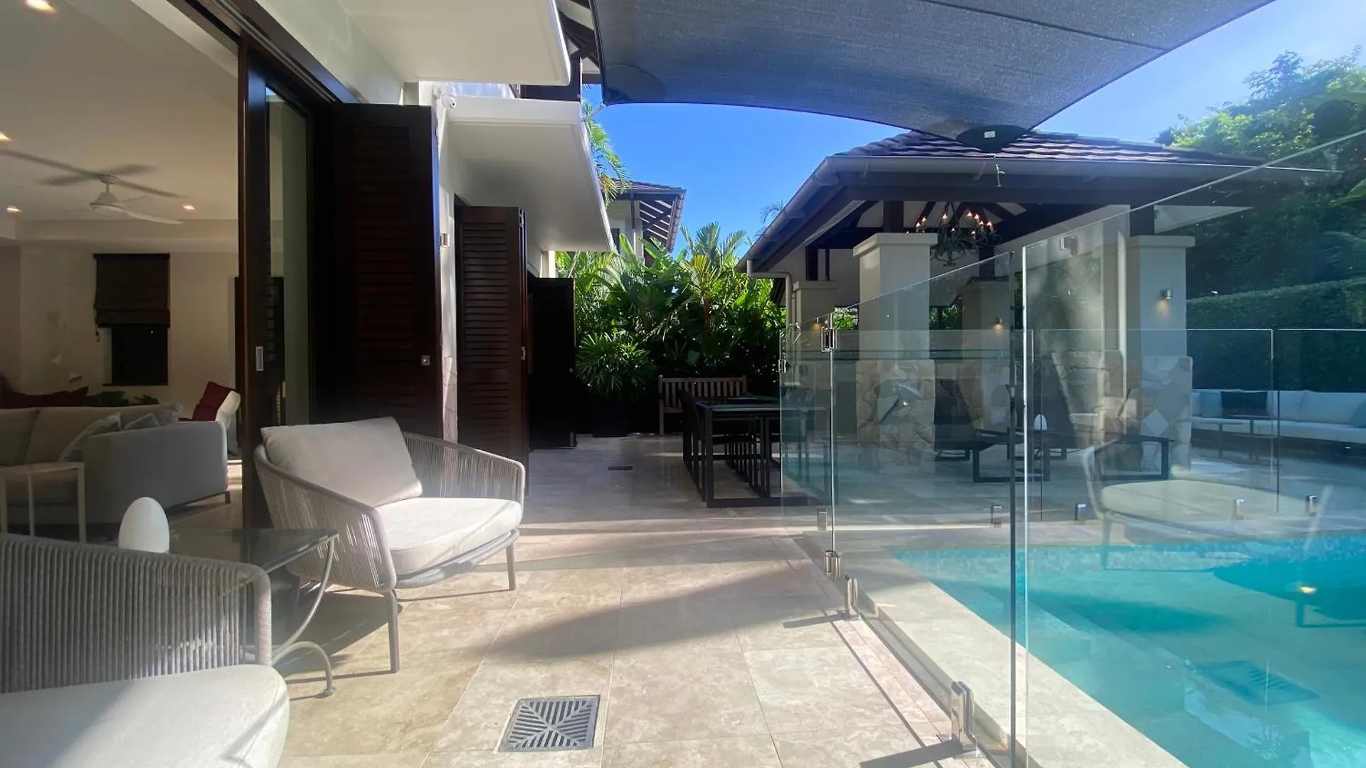 Aqua Beachfront Villa Port Douglas Australia