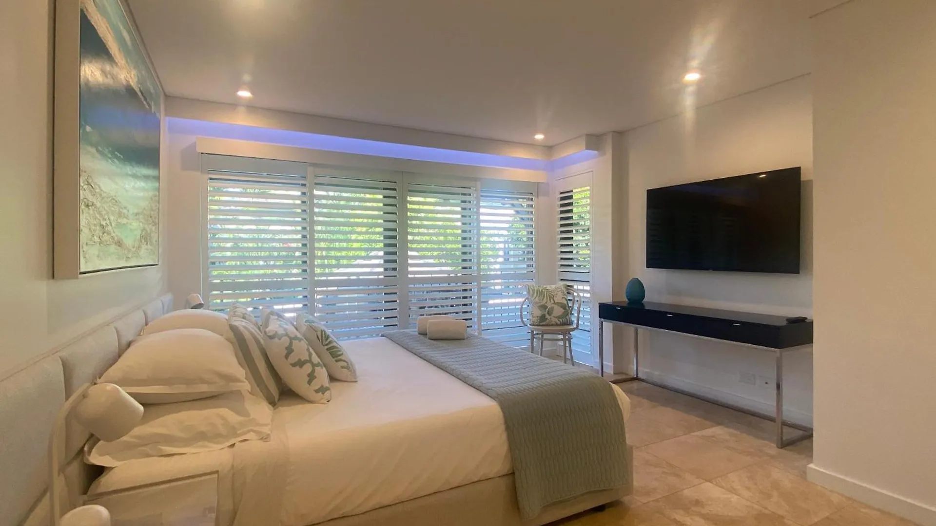 Aqua Beachfront Villa Port Douglas