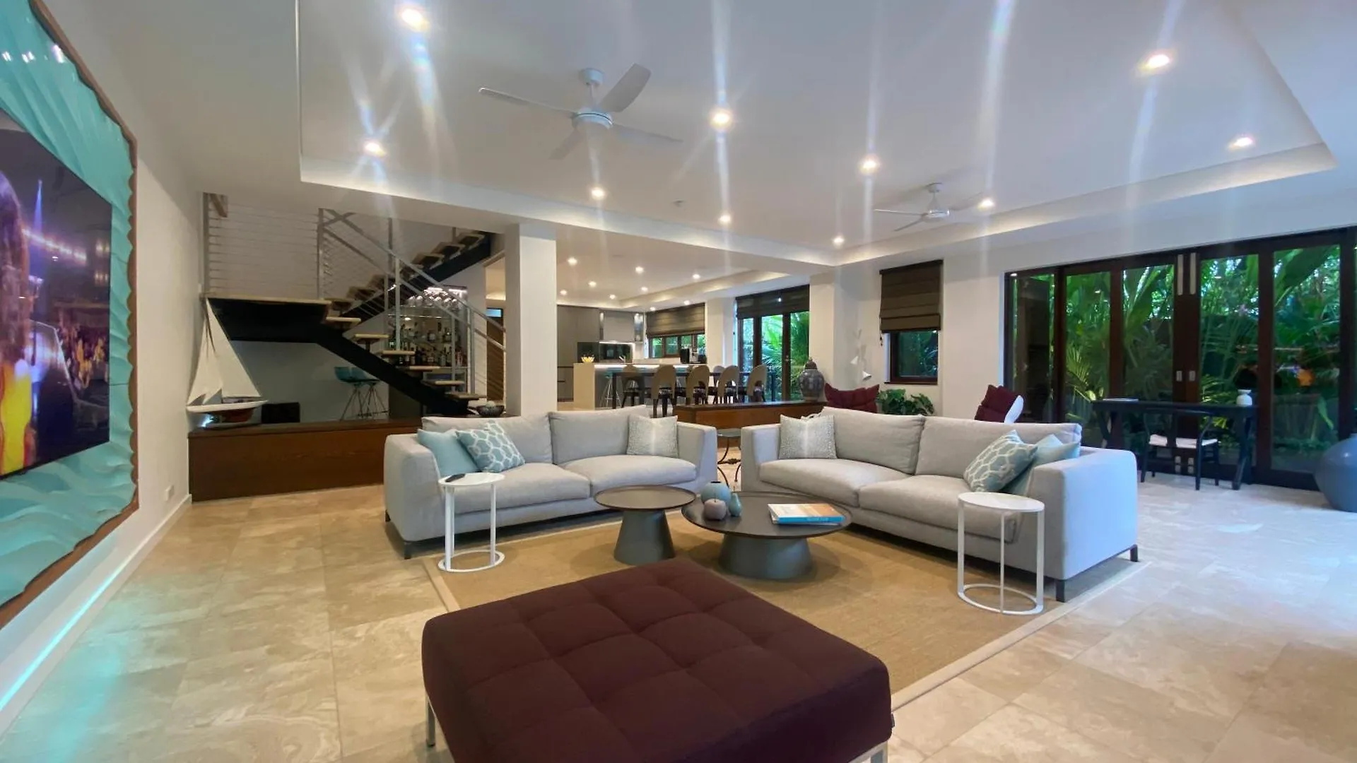 Aqua Beachfront Villa Port Douglas 0*,