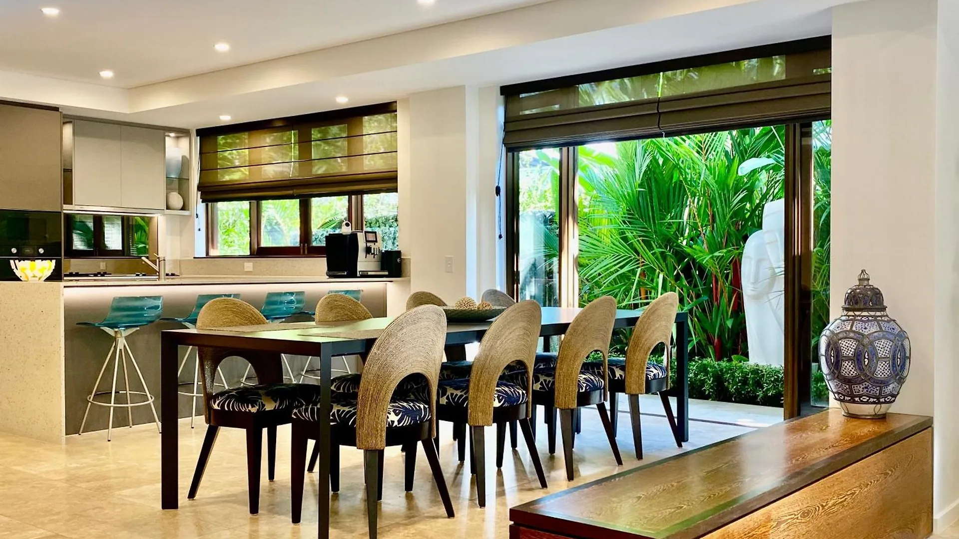 Aqua Beachfront Villa Port Douglas