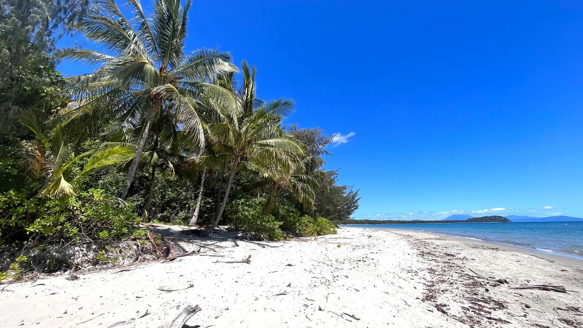 Aqua Beachfront Villa Port Douglas Australia